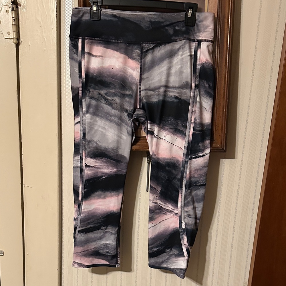 Stylish Tek Gear capris Bottoms in Black and Pink
